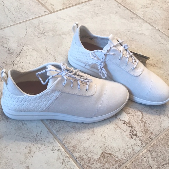 toms tennis shoes womens